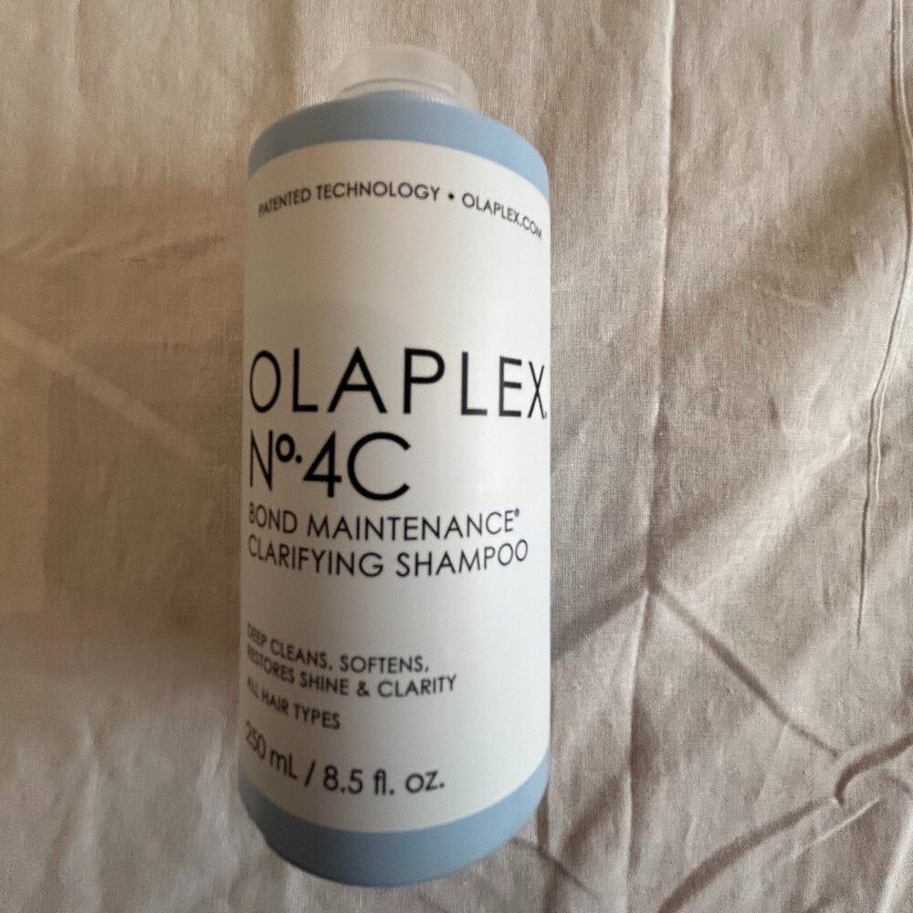 Olaplex No.4C Bond Maintenance Clarifying Shampoo 250 mL / 8.5 oz – New Sealed